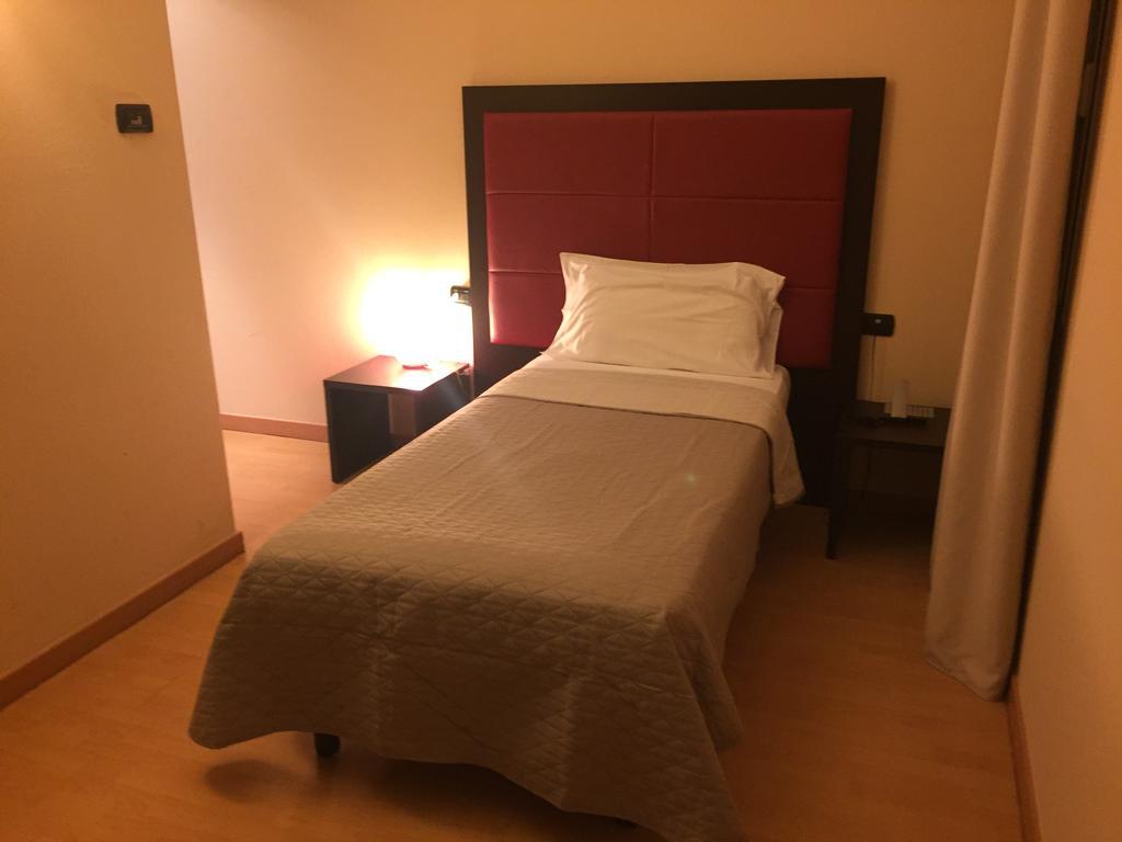 Single Room,1580570405:JPEG